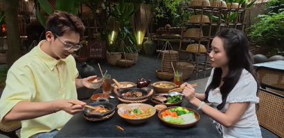 Nam Khánh và Gia Linh khám phá mâm cơm quê tại ‘Quán ăn hạnh phúc’
