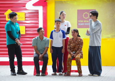 MC Đại Nghĩa bật khóc trước xót xa cậu bé 11 tuổi mồ côi cả cha lẫn mẹ tại ‘Mái Ấm Gia Đình Việt’