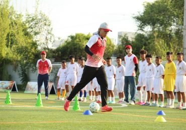 Cầu thủ Lý Đức trở lại làm HLV khách mời tại ‘Cầu thủ nhí 2026’