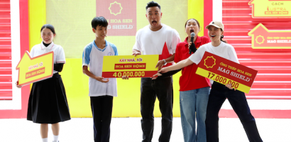 Trương Thế Vinh ôm động viên cậu bé 14 tuổi từng có ý định nghỉ học để nuôi mẹ